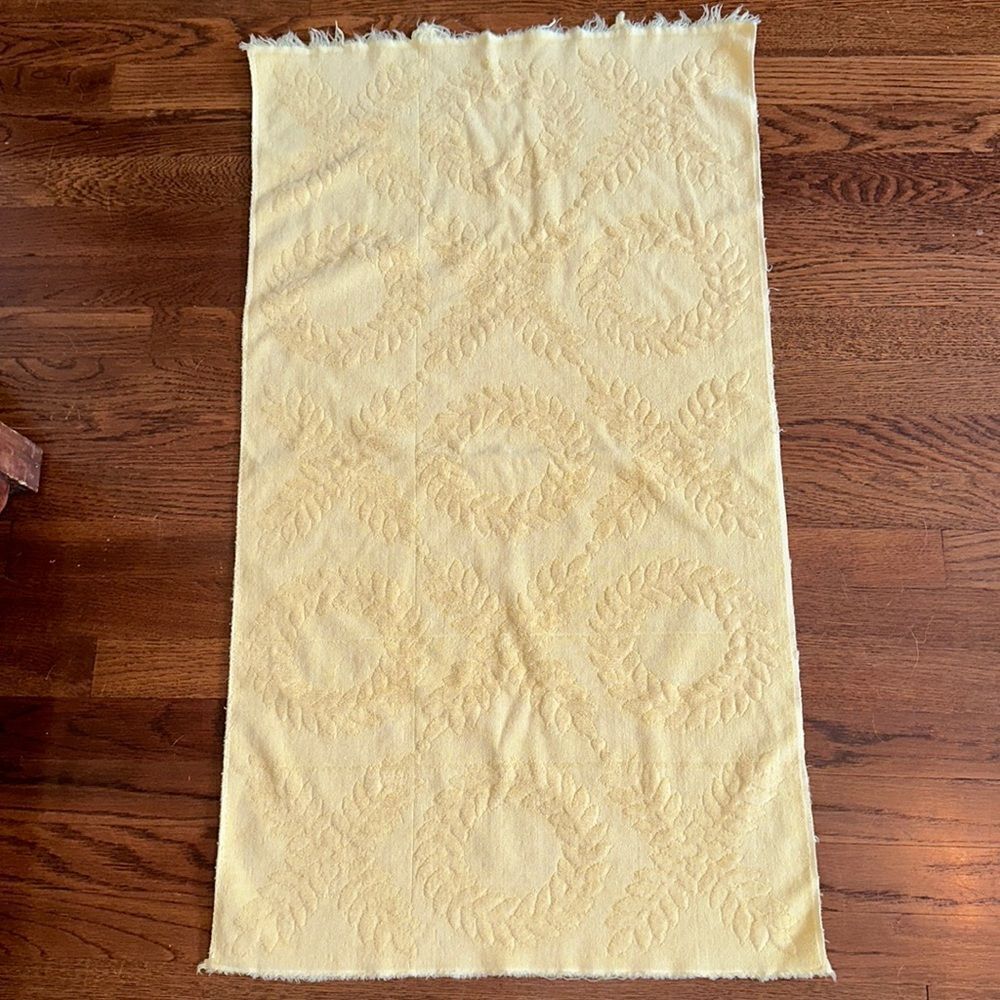 Vintage mid century yellow bath towel with‎ raised wreath & leaf design